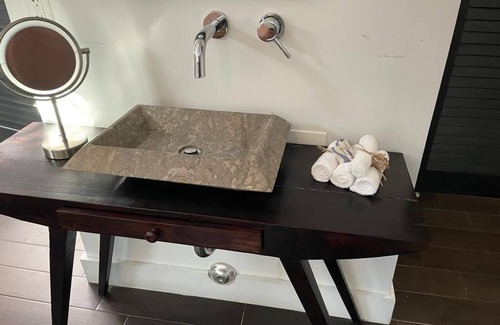 Northeast Miami Hotel | Boutique Hotel Room 5 Mins from All - 8Z
