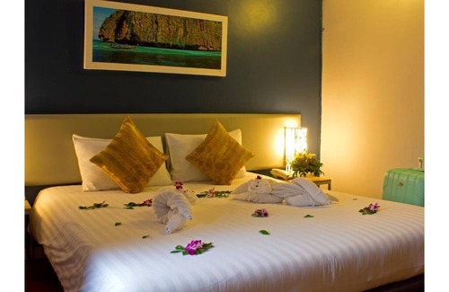 Karon Hotel | * Boutique hotel standard room #19, 3 min walk to karon beach *