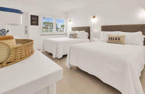Deerfield Beach Hotel | Boutique Hotel 2 Double Beds 1 block to the beach!