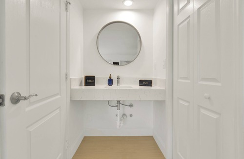Deerfield Beach Hotel | Boutique Hotel 2 Double Beds 1 block to the beach!