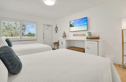 The Cove Hotel | Boutique Hotel 2 Double Beds 1 block to the beach!