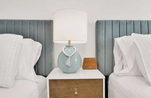 The Cove Hotel | Boutique Hotel 2 Double Beds 1 block to the beach!