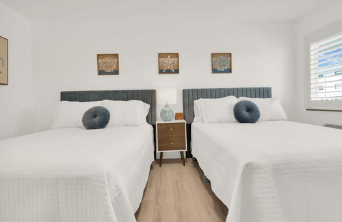 The Cove Hotel | Boutique Hotel 2 Double Beds 1 block to the beach!