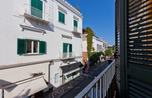 Ischia Porto Apartment | Boutique House Fió in the living room of Ischia