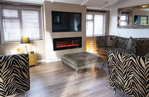 Swarland Cottage | BOUTIQUE LODGE, pet friendly, character holiday cottage in Swarland