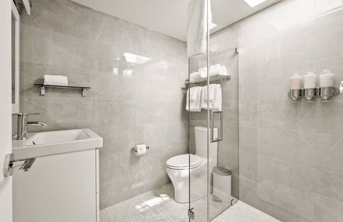 North Downtown Hotel | Boutique Room steps from Downtown Mall | Rose Jean - Room #5