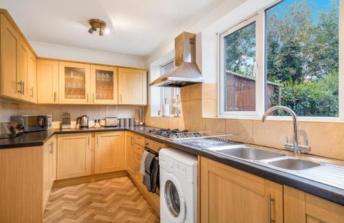 Wormholt and White City House | Boutique Shepherds Bush Abode-Garden-Sleeps 12