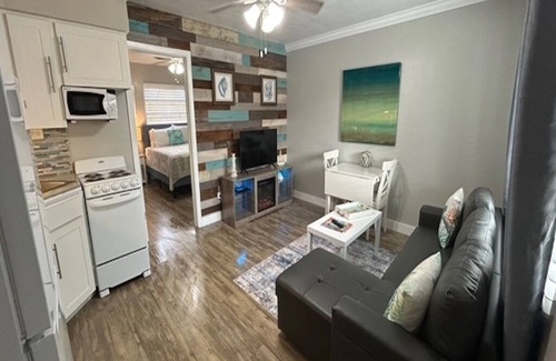 Bay Esplanade Apartment | Boutique Stay on Clw Beach 1BR Suite w/full Kit