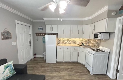 Bay Esplanade Apartment | Boutique Stay on Clw Beach 1BR Suite w/full Kit