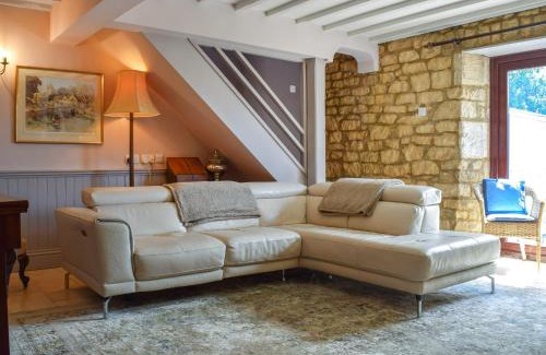 Bourton House | Bow Cottage