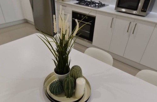 Bowden Apartment | Bowden CBD 2 Bed with Parking WiFi