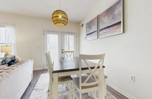 Goose Creek Apartment | Bowen Village 1206