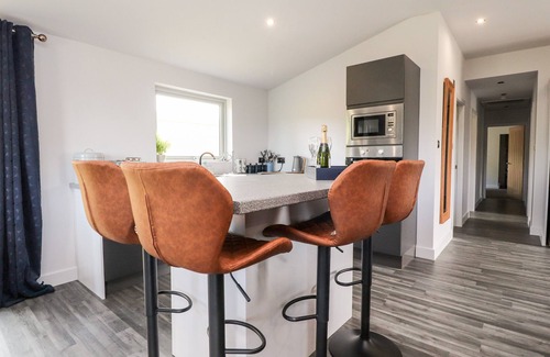 Wennington Cottage | BOX TREE ESCAPES, family friendly, with hot tub in Kirkby Lonsdale