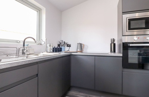 Wennington Cottage | BOX TREE ESCAPES, family friendly, with hot tub in Kirkby Lonsdale