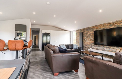 Wennington Cottage | BOX TREE ESCAPES, family friendly, with hot tub in Kirkby Lonsdale