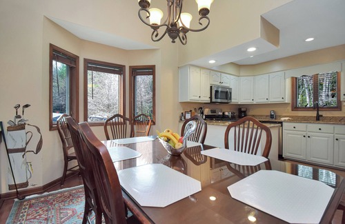 Blowing Rock Condo | Boxwood 4 | Fireplace, Restaurant, Pool, Spa