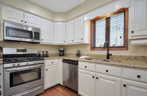 Blowing Rock Condo | Boxwood 4 | Fireplace, Restaurant, Pool, Spa