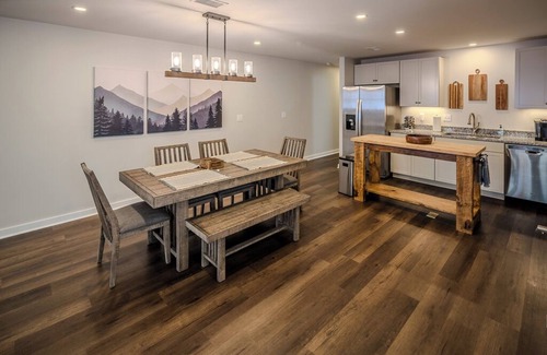 Blowing Rock House | BR Walkabout C - Steps to Downtown Blowing Rock - Updated 2BR Apartment on