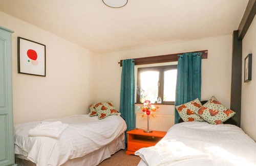Okehampton Cottage | BRACKEN COTTAGE, pet friendly, with a garden in Bridestowe