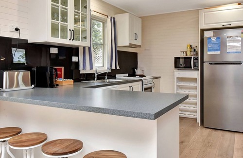 Rothbury Cottage | Bracken Ridge Vineyard - The Entire Estate
