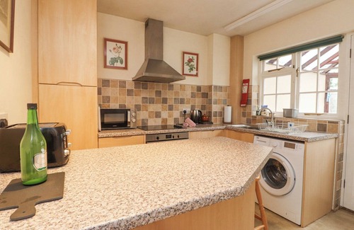 Beddgelert Cottage | BRACKENBURY COTTAGE, pet friendly, with open fire in Beddgelert