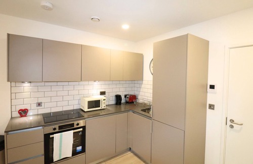 Bracknell Apartment | Bracknell: Spectacular, Dual Aspect, One Bed (One Bath) Apartment