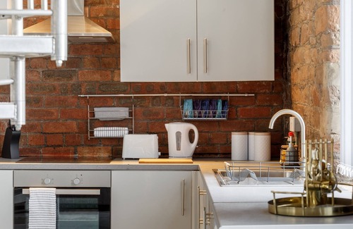 Bradford Apartment | Bradford: Broadgate Penthouse Duplex