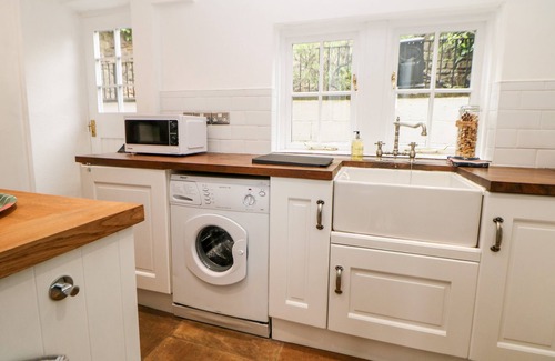 Winster Cottage | BRADLEY HOUSE, pet friendly, character holiday cottage in Winster