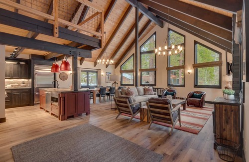 Lake Forest House | Bradley's Bungalow - TLUXP