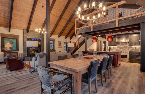 Lake Forest House | Bradley's Bungalow - TLUXP