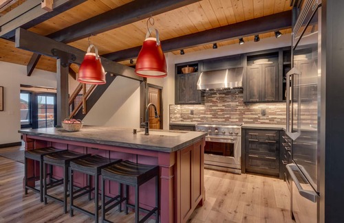 Lake Forest House | Bradley's Bungalow - TLUXP