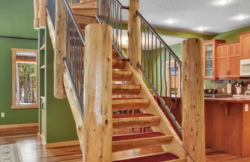 Bragg Creek House | Bragg Creek historic Cosy Cabin established in 1946