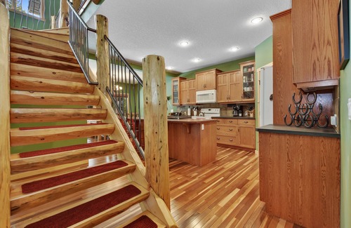 Bragg Creek House | Bragg Creek historic Cosy Cabin established in 1946