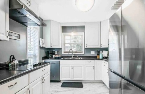 Westover House | Bragg Sunset Hideaway. 3BD/2.5BA, 1mile from Bragg