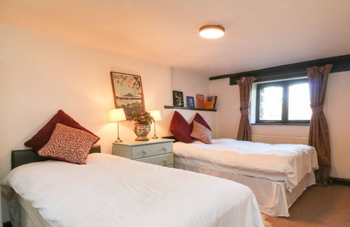 Okehampton Cottage | BRAMBLE COTTAGE, pet friendly, with a garden in Bridestowe