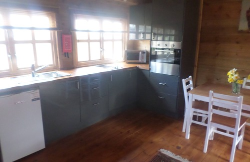 Littlebourne Cabin | 'Bramble Lodge' Littlebourne Canterbury (hot tub)