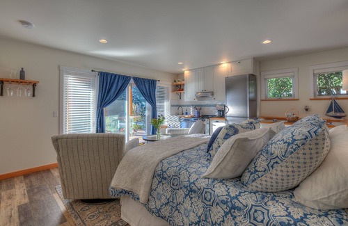 Eastsound Cottage | Bramble Seaview Cottage - Lower Studio Suite With Sparkly Water View