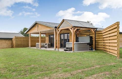 Kington House | Bramley Lodge - Uk38384