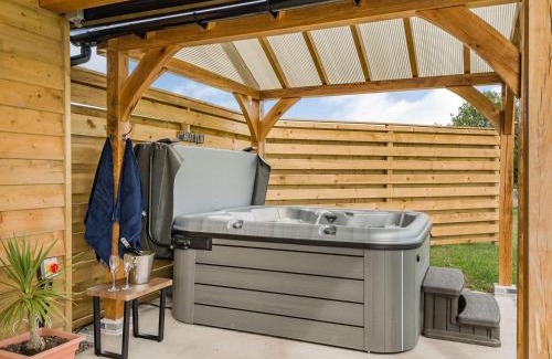 Kington House | Bramley Lodge - Uk38384