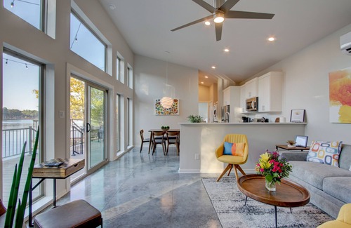 Mid America House | BRAND NEW 2/2 lakefront home w/lrg deck; hot tub; outdoor fire pit & game room!