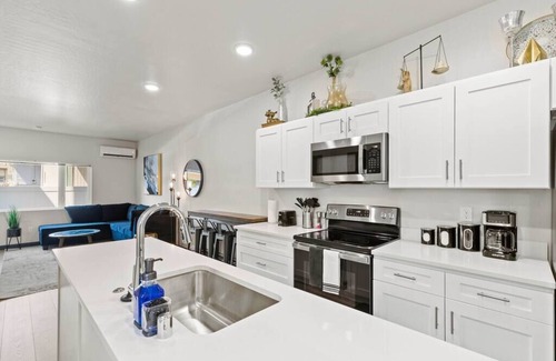 West Central Apartment | Brand New 2BD, 1.5BTH Triplex Unit Near Downtown!