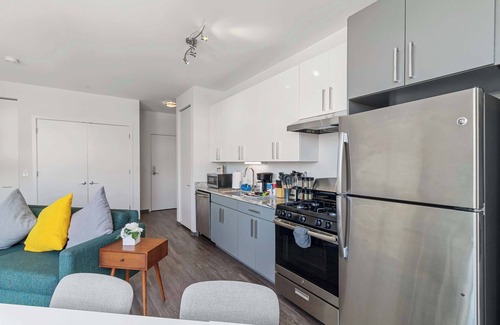 West Bucktown Apartment | Brand New 2BR Chicago City Escape