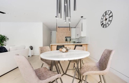Noe Valley Condo | Brand new 3 bedroom home with manicured backyard