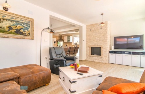 Novigrad Villa | Brand New 3 Bedroom Villa with Private Pool, only 200 m from the Beach !