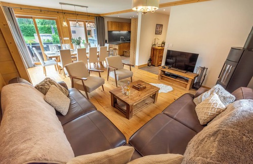 Samoens Ski Chalet | Brand new 4 bed/5 bath detached chalet w/hot tub, terrace and garden.