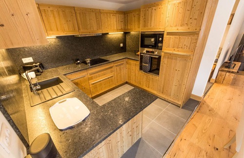 Samoens Ski Chalet | Brand new 4 bed/5 bath detached chalet w/hot tub, terrace and garden.