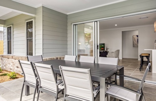 Redcliffe House | Brand-New 4-Bed Beach House with Alfresco Dining