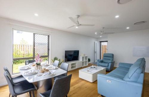 Rochedale House | Brand new 4beds home Minutes from M1 and Local Shops