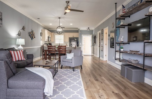 Central Myrtle Beach Condo | Brand new amazing family/golfer retreat with lake & pool view & Elevator