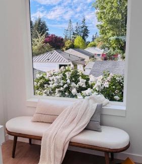 Northgate House | Brand New Architectural Gem 1900 sqft House with SPA bathroom 15min to downtown